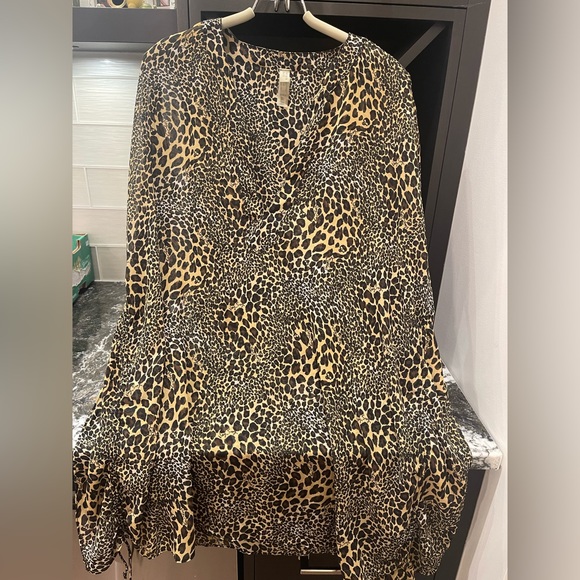 3 piece set …VS bikini bombshell leopard 36C and coverup; and various bottoms - Picture 15 of 16